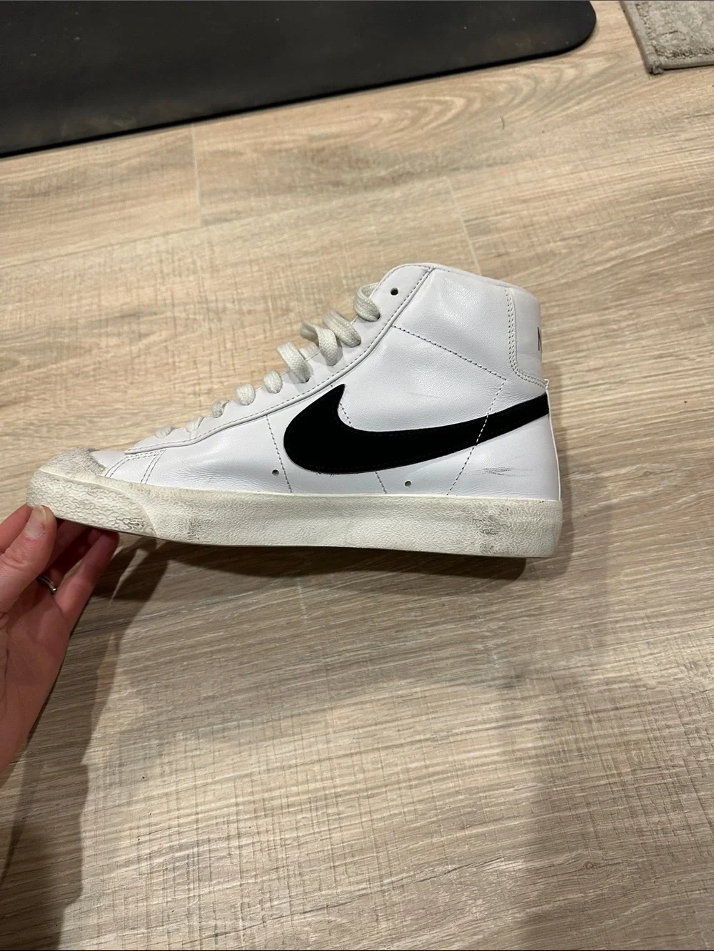 Nike Blazer Mid '77 Vintage White with Black Swoosh. Size 9.5. EUC - Picture 6 of 13